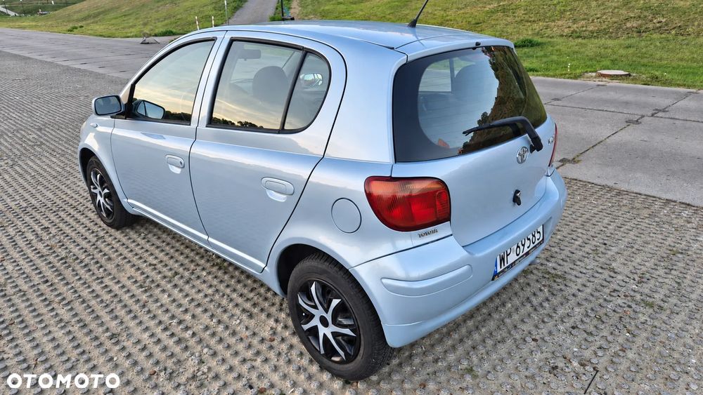Toyota Yaris 1.0 Base - 4