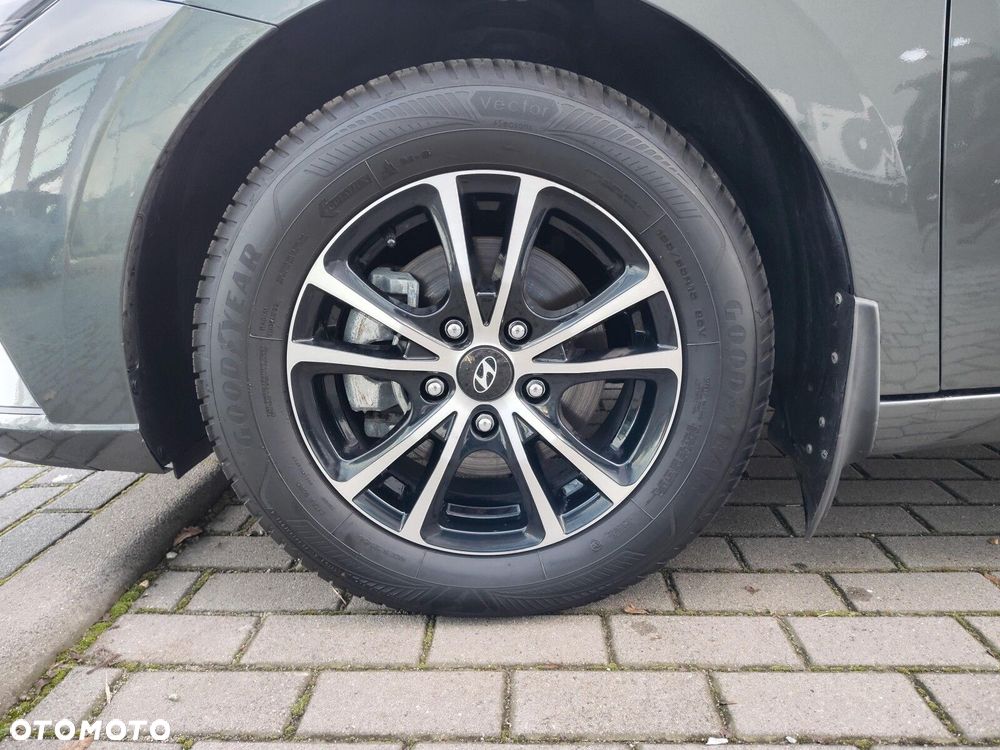 Hyundai Elantra - 10