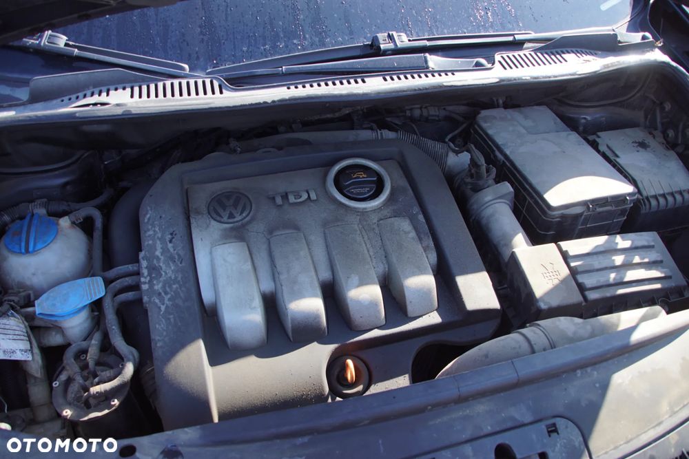 Auto na części - Volkswagen Touran I 1.9 TDI 105 KM BKC GQN LC9Z 2005R Silnik Skrzynia Drzwi Maska Błotnik Klapa Zderzak Lampa Lusterko Klamka Szyba Deska Kokpit Sterownik Moduł Czujnik Licznik Panel Kierownica - 18