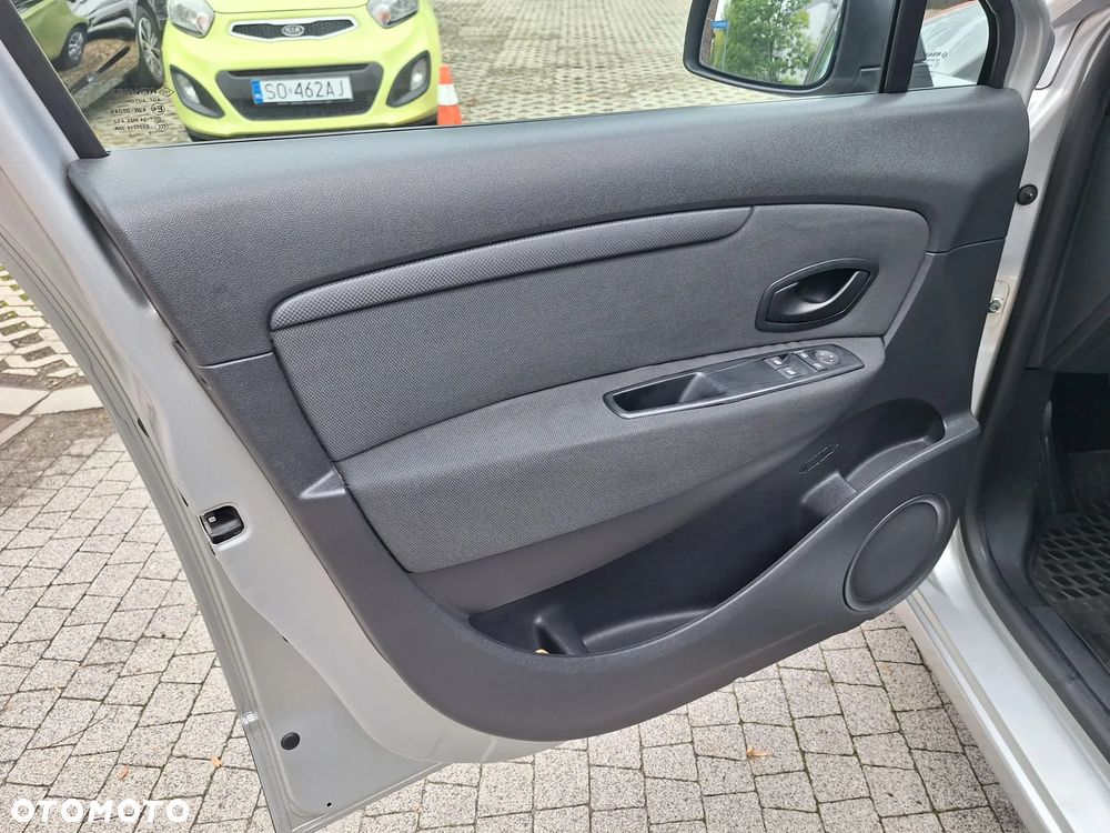 Renault Scenic 1.6 16V 110 TomTom Edition - 15