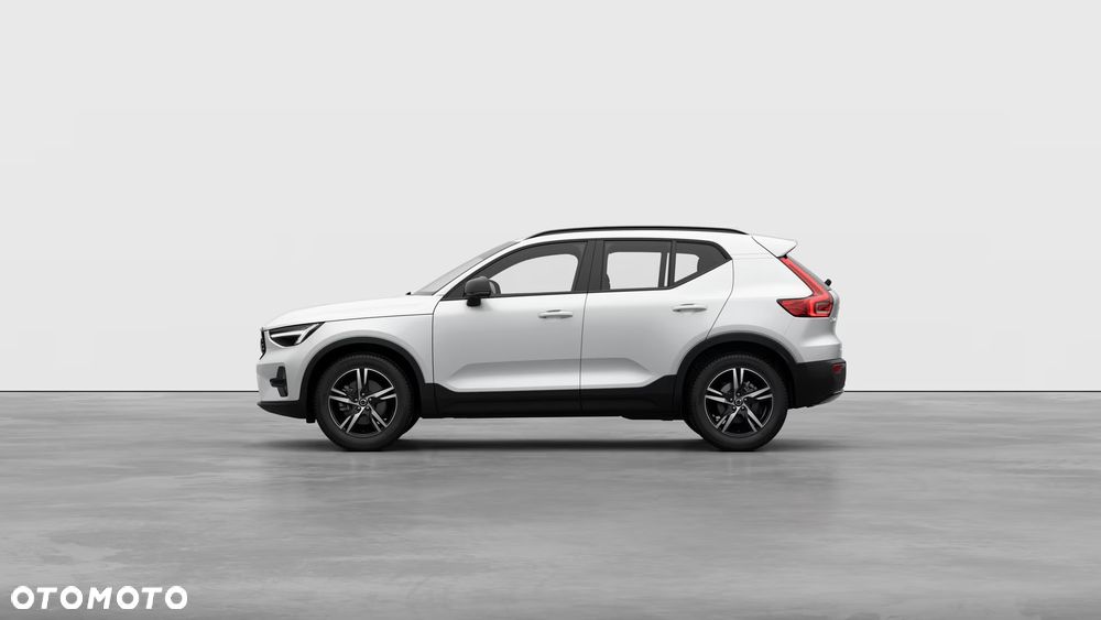 Volvo XC 40 B3 Plus Dark - 3