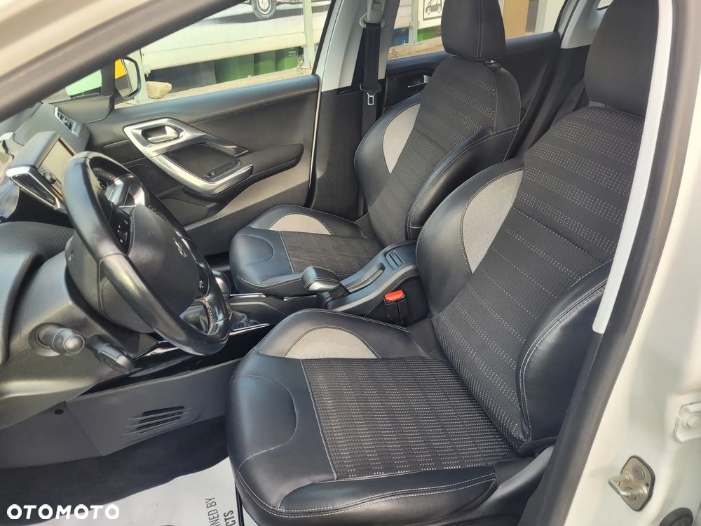 Peugeot 2008 BlueHDi 100 STOP & START Allure - 10