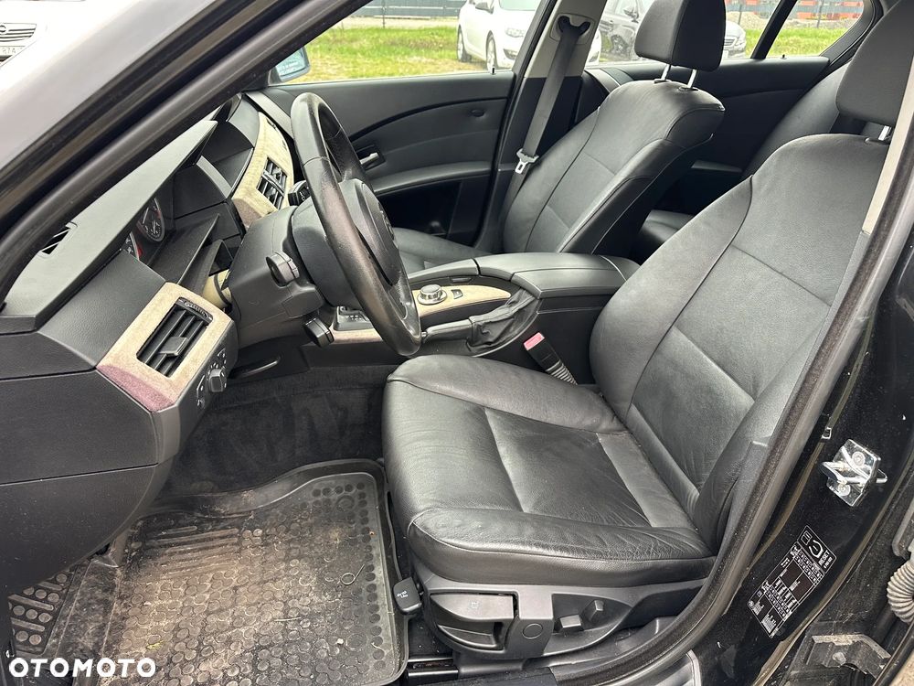BMW Seria 5 525i - 23