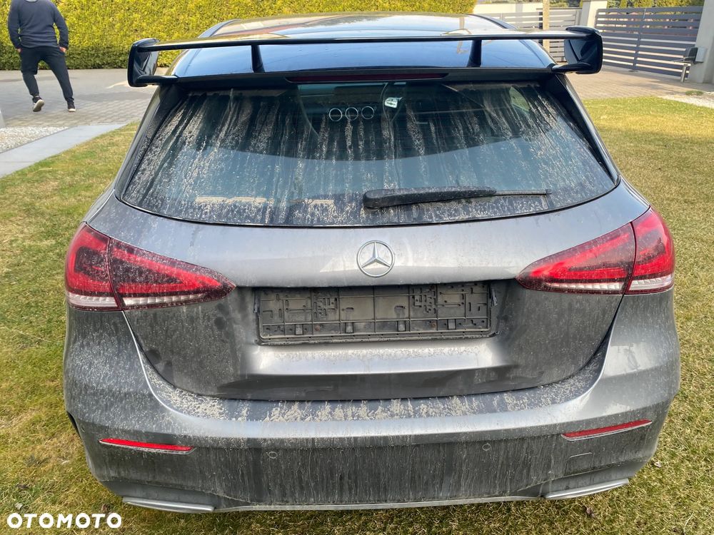 MERCEDES 177 kompletna tylna klapa lotka 787 - 1