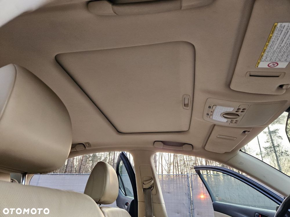 Lexus IS 220 D Prestige - 8