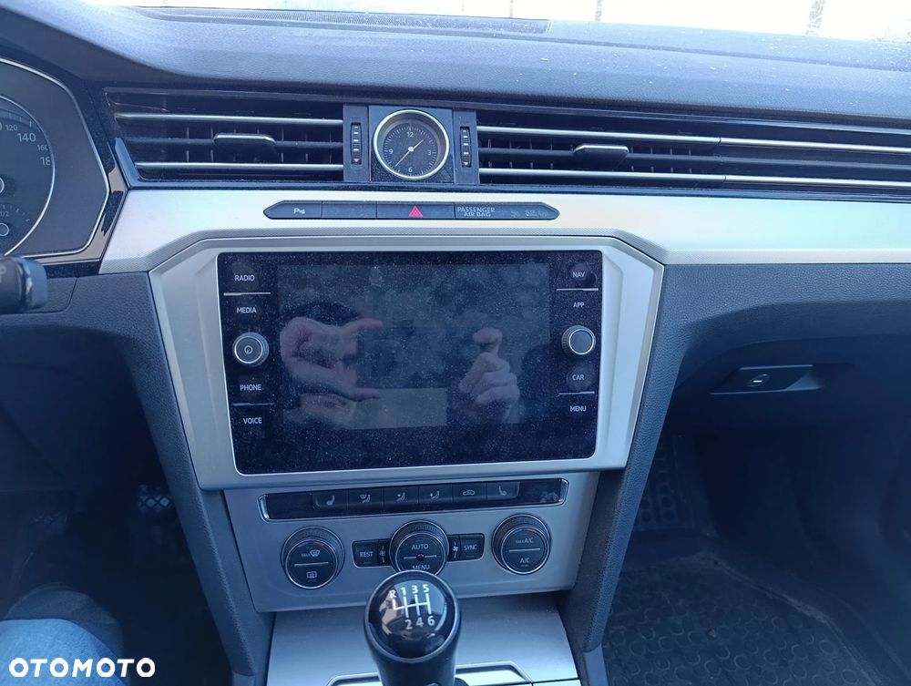 Volkswagen Passat Variant 1.8 TSI BMT Comfortline - 22