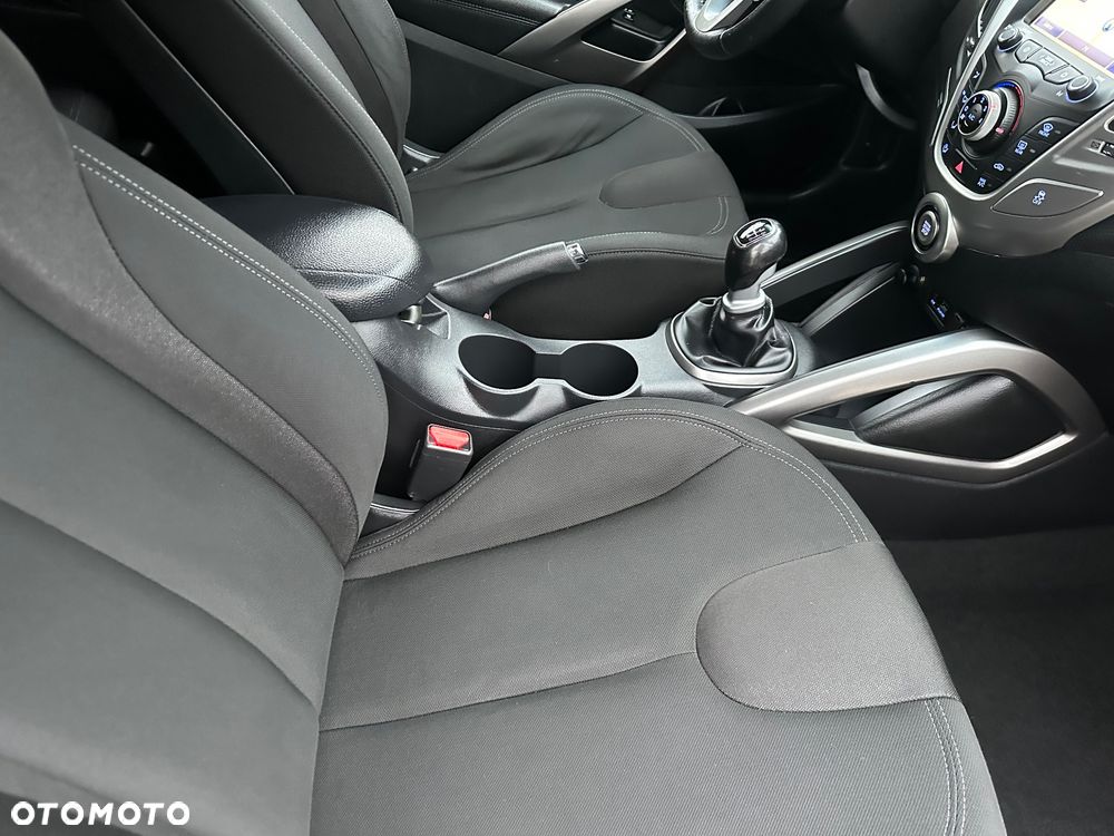 Hyundai Veloster - 16