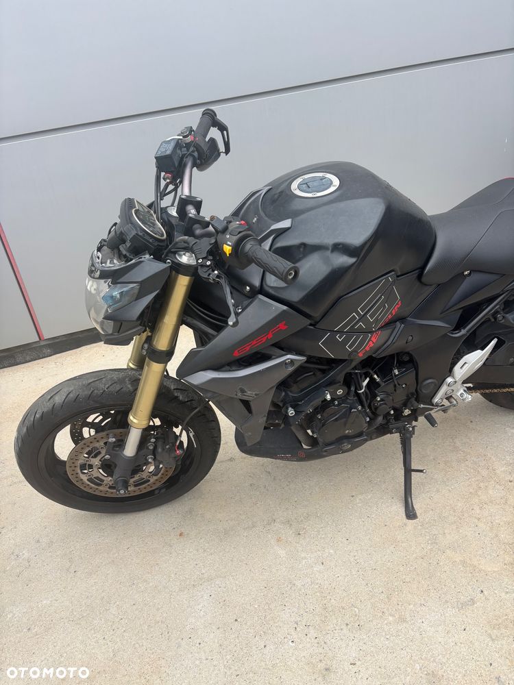 Suzuki GSR - 2
