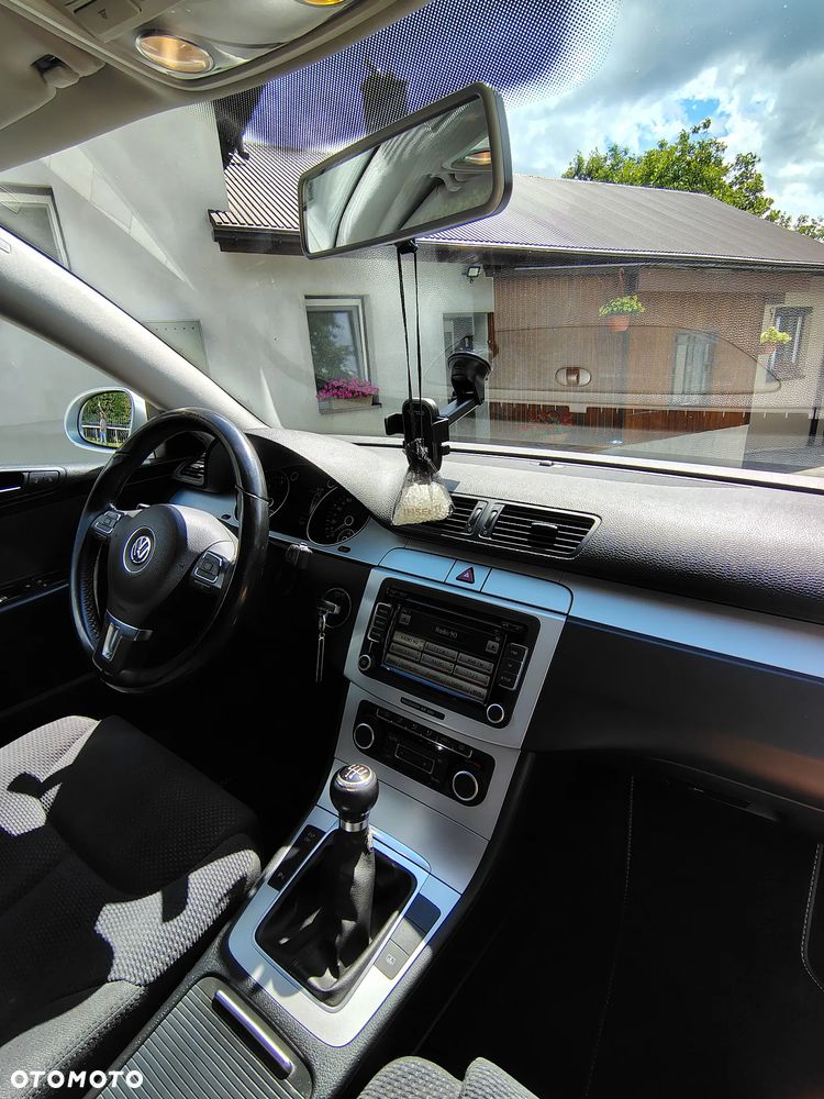 Volkswagen Passat 2.0 TDI DPF Comfortline - 11