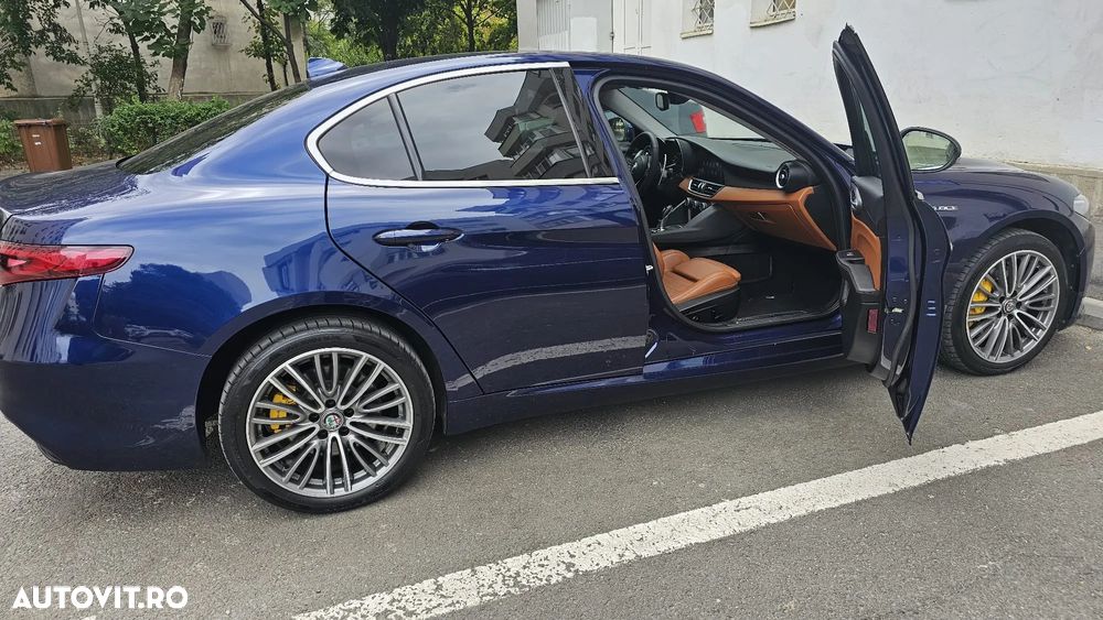 Alfa Romeo Giulia 2.0 Turbo AWD AT8 Veloce - 2