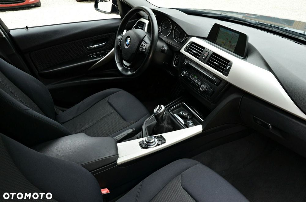 BMW Seria 3 318d Blue Performance Sport Line - 38