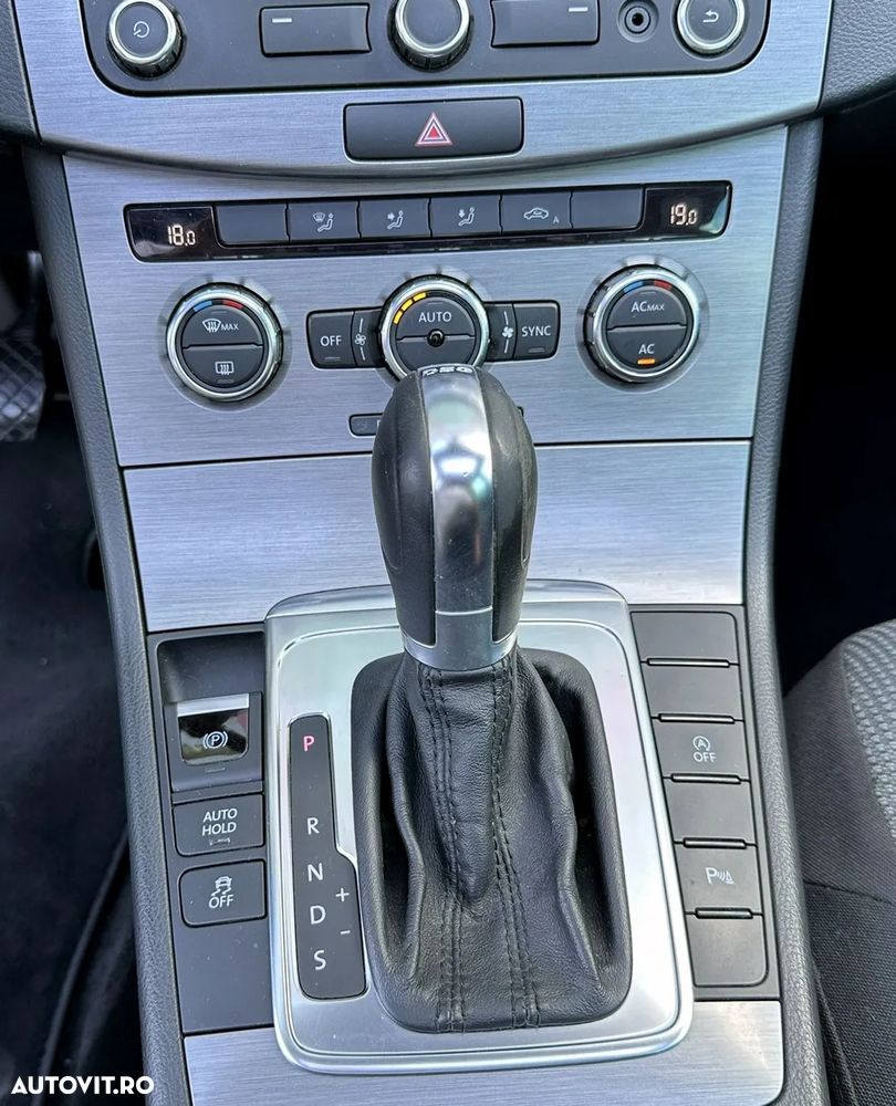 Volkswagen Passat - 12