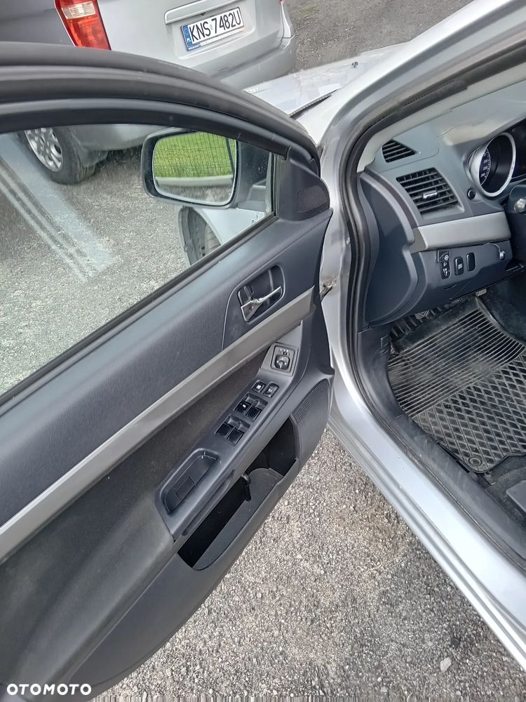 Mitsubishi Lancer - 11