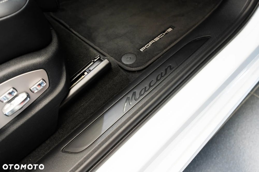 Porsche Macan Standard - 30