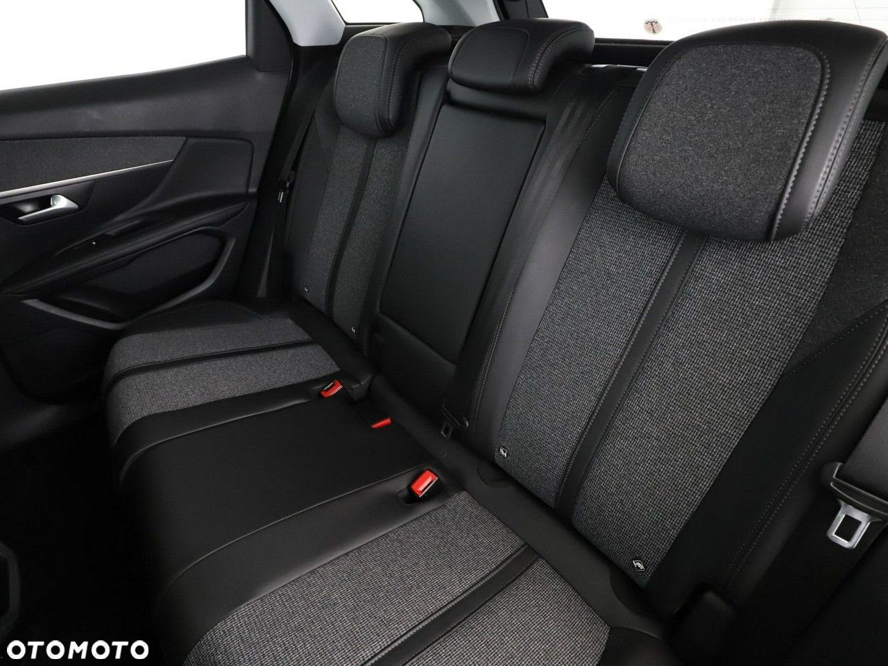 Peugeot 3008 1.2 PureTech Allure S&S - 17