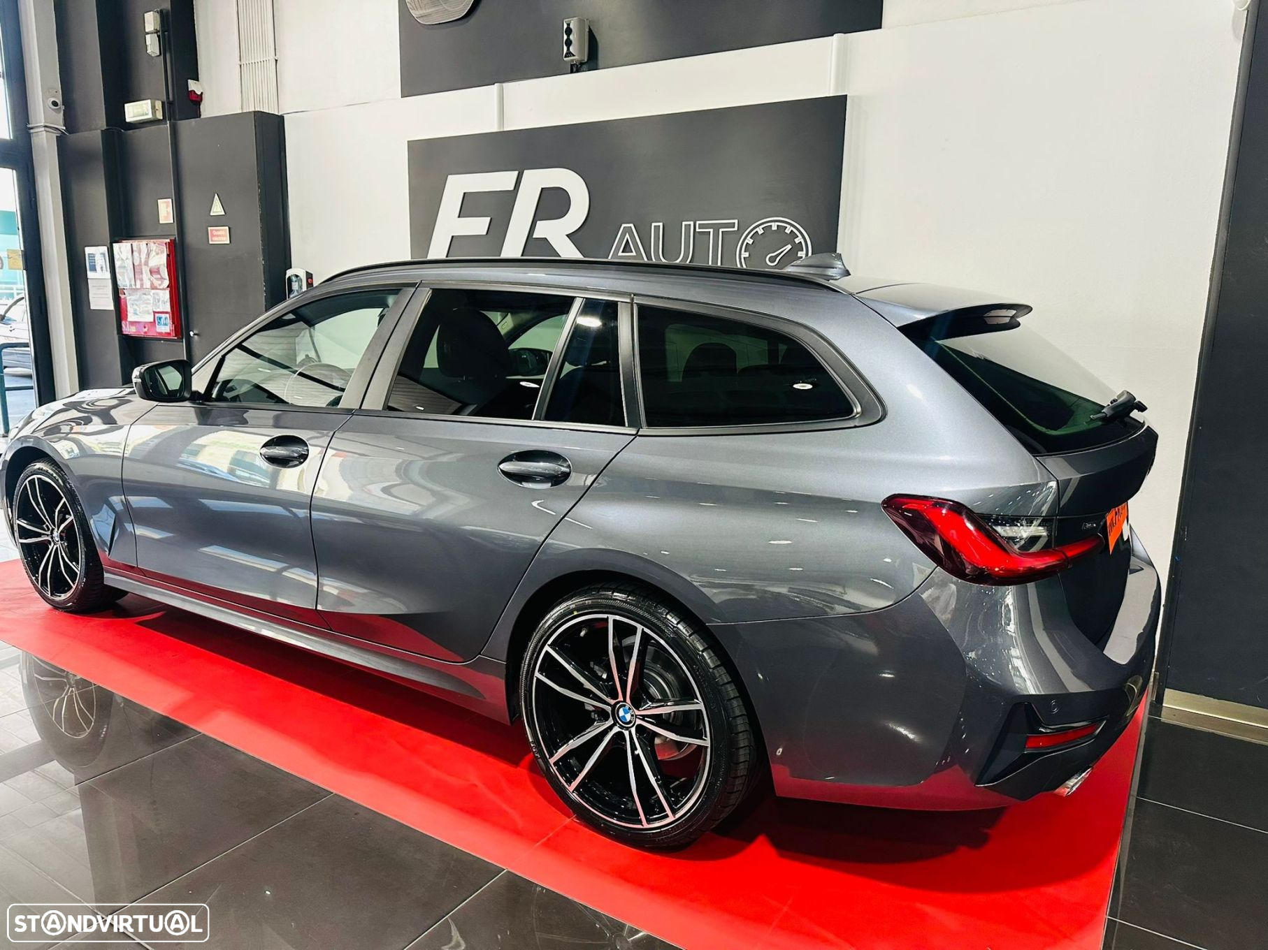 BMW 318 d Touring Auto - 15