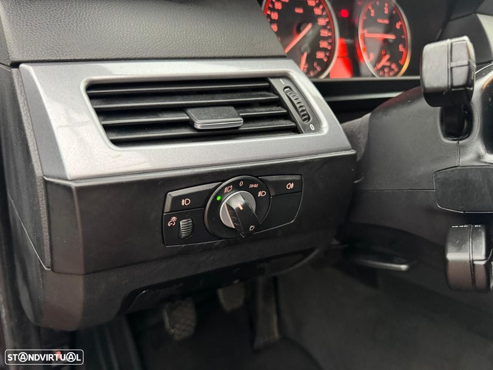 BMW 520 d Touring Executive - 26