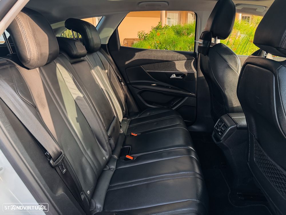 Peugeot 3008 BlueHDi 130 Stop & Start EAT8 Allure - 22