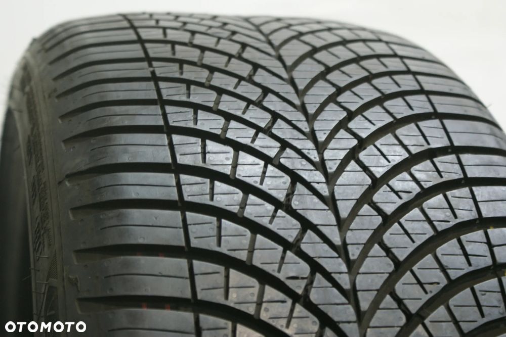 225/40R18 GOODYEAR VECTOR 4SEASONS G3 , 7,5mm 2024r B4313