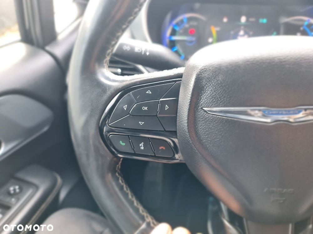 Chrysler Pacifica - 16