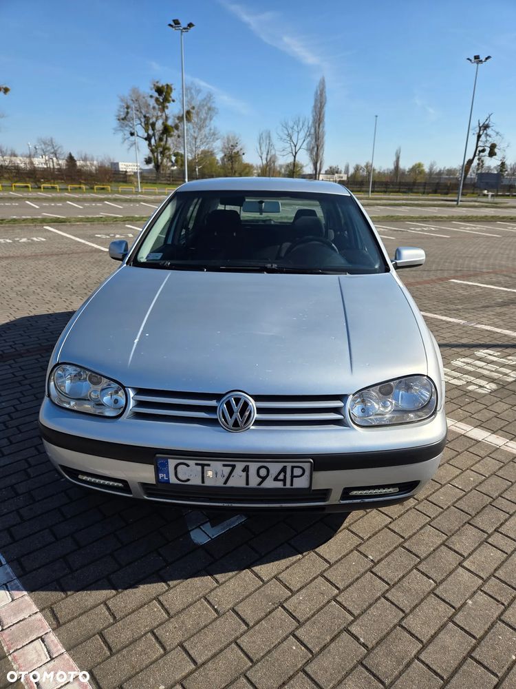 Volkswagen Golf 1.4 Basis - 2