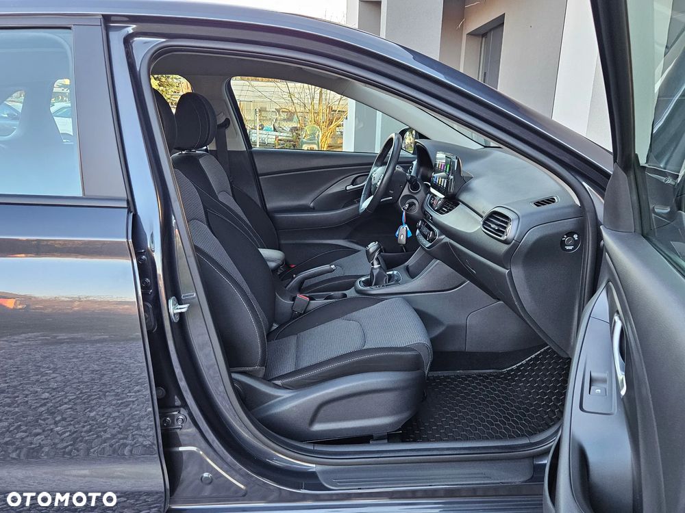 Hyundai i30 1.5 DPI Classic + - 17