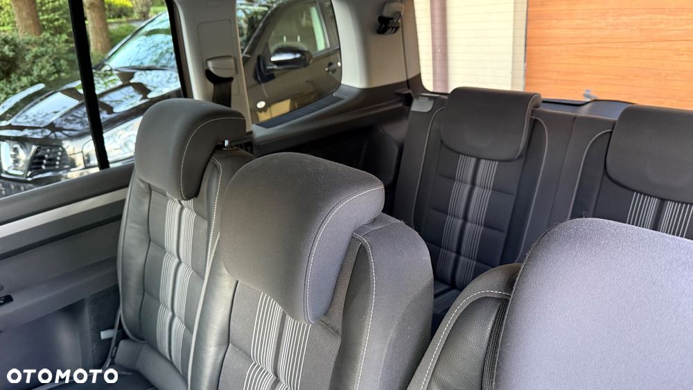 Volkswagen Touran 2.0 TDI DPF STYLE - 27