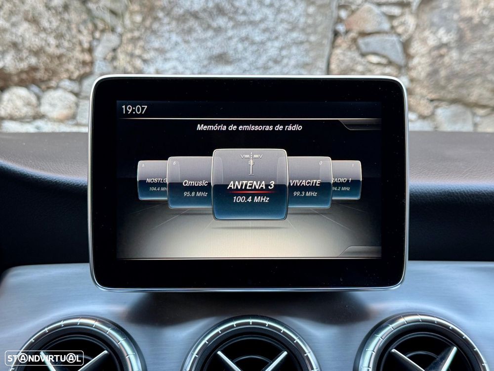 Mercedes-Benz CLA 180 AMG Line - 22