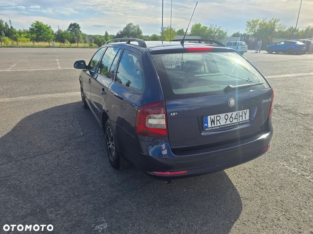 Skoda Octavia 1.6 Ambiente - 4