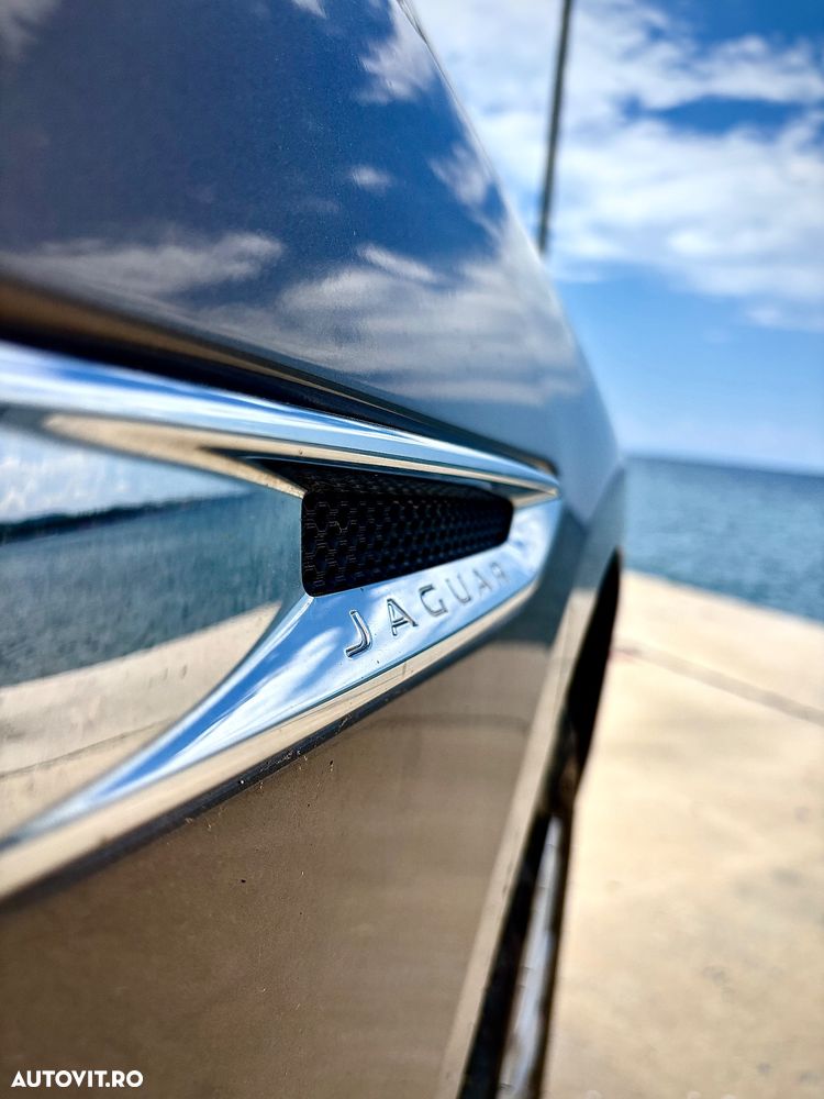 Jaguar F-Pace 20d AWD Portfolio - 38