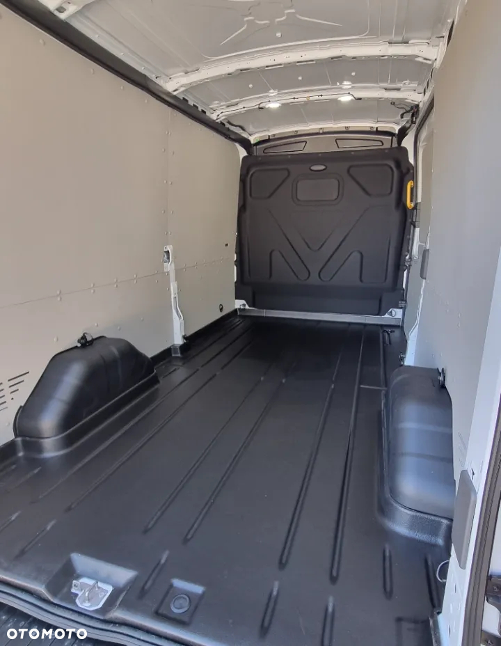 Ford Transit Van - 18