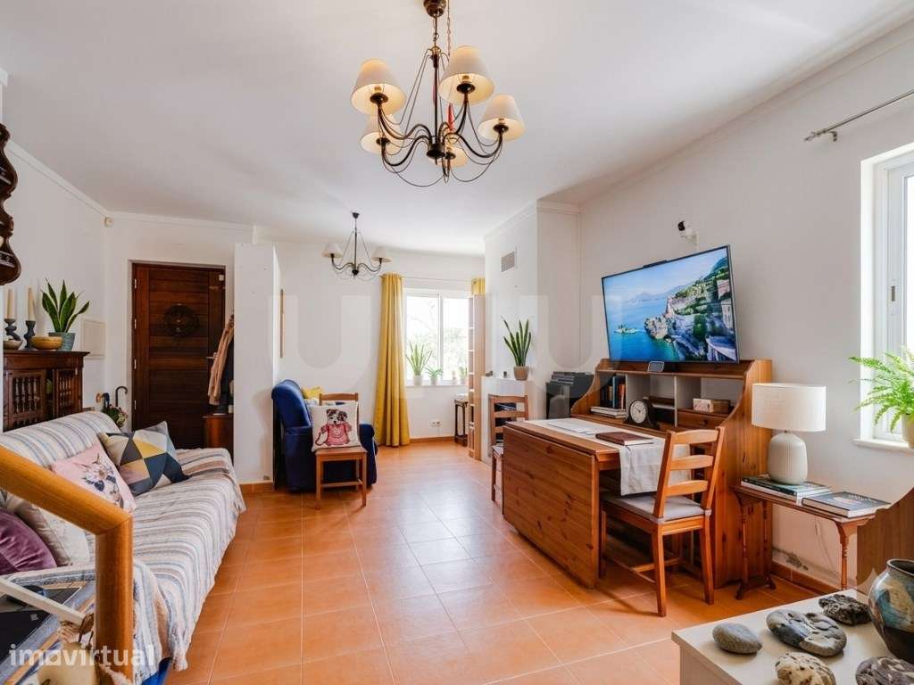 Moradia T3 com Garagem e Quintal em Zona Residencial Tranquila - Grande imagem: 3/24