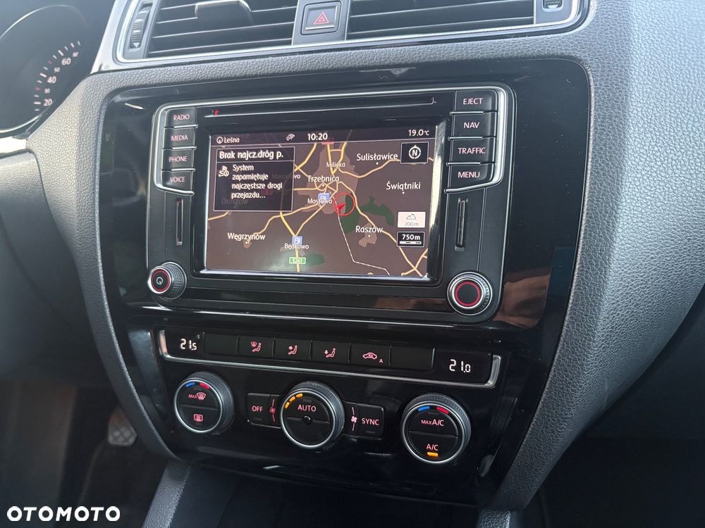 Volkswagen Jetta 1.4 TSI BMT Highline - 9