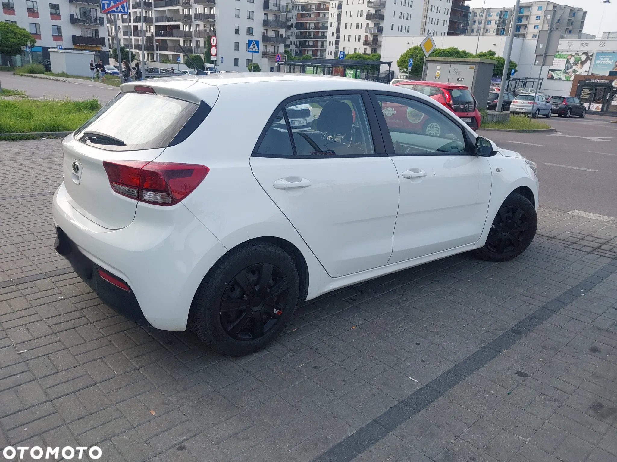 Kia Rio 1.2 L - 6