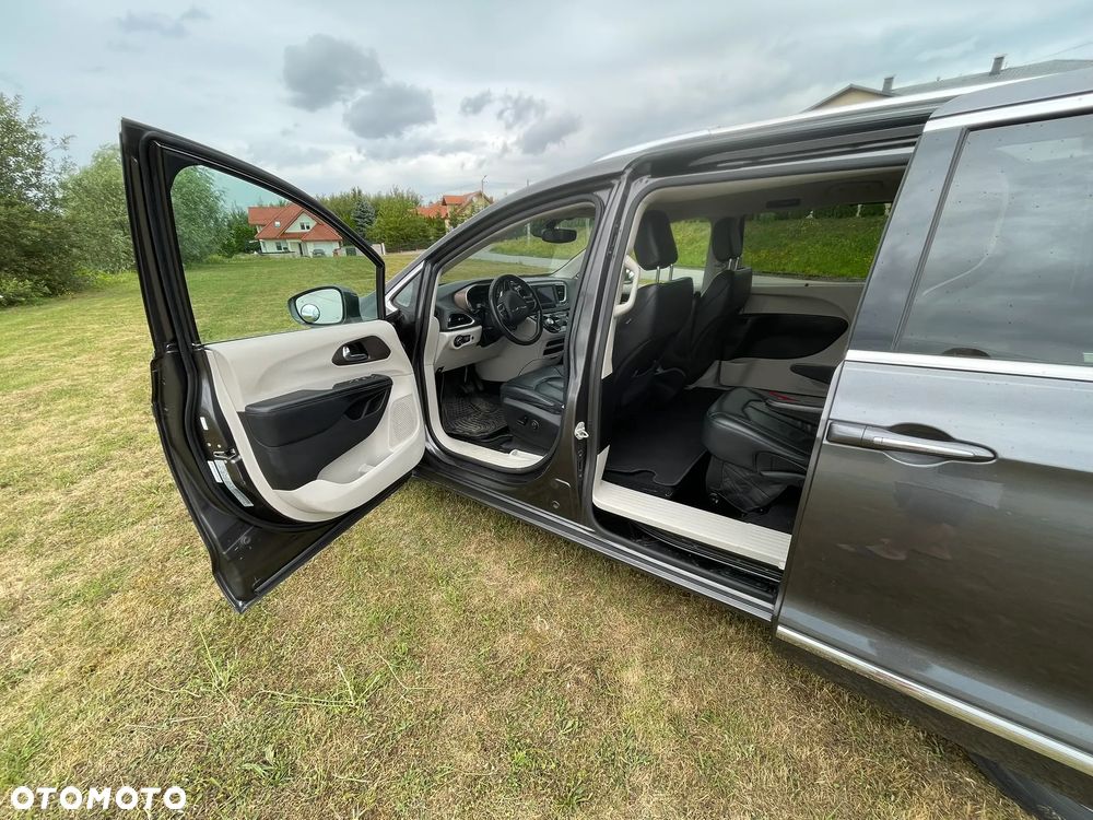 Chrysler Pacifica - 10