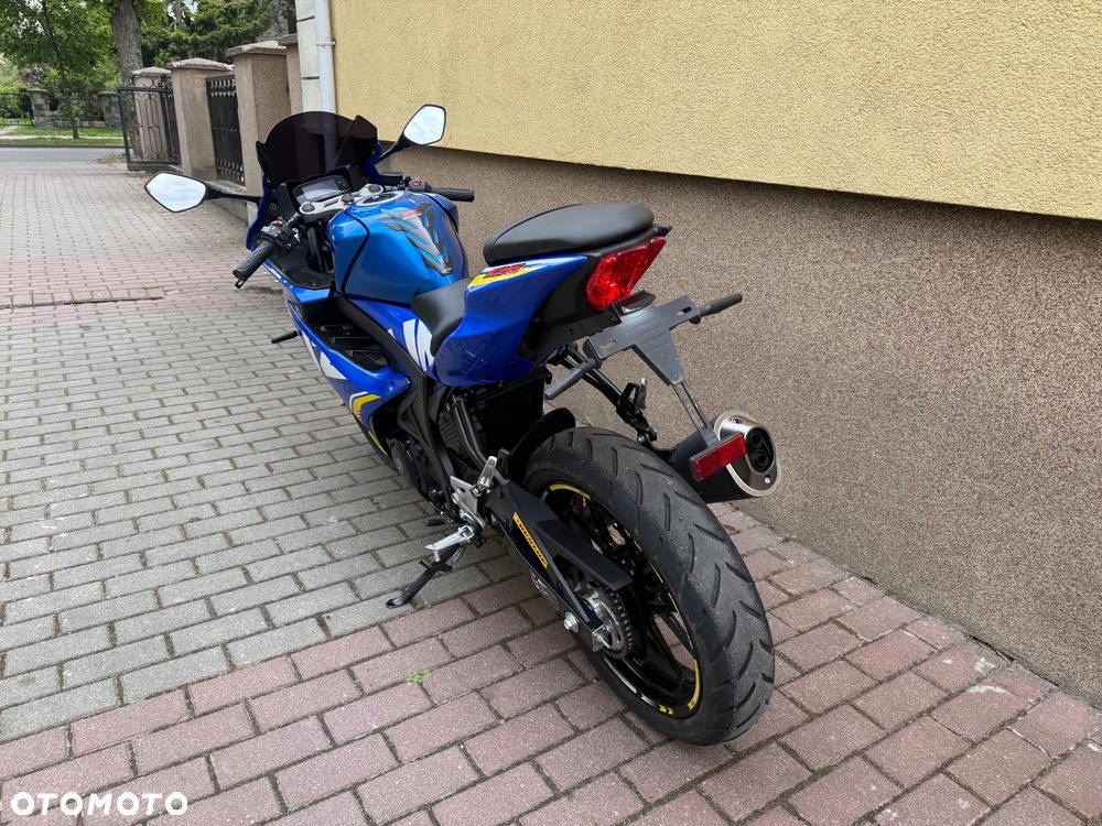 Suzuki GSX-R - 15
