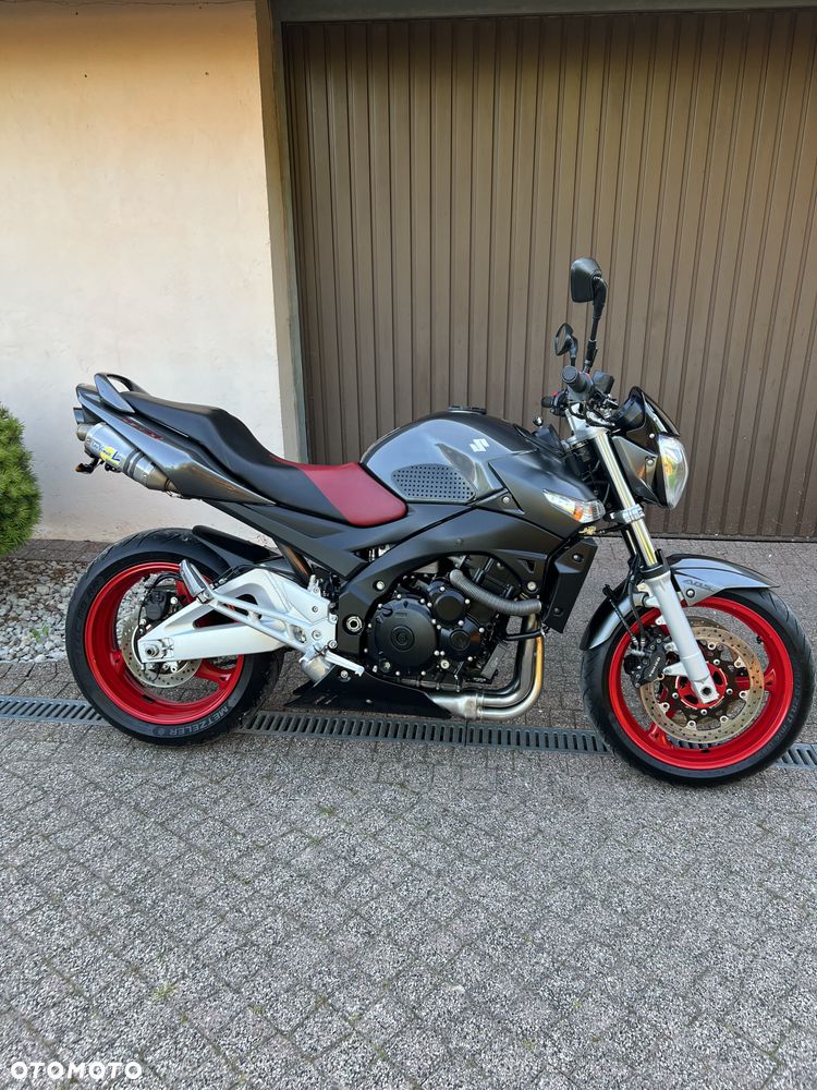Suzuki GSR - 2