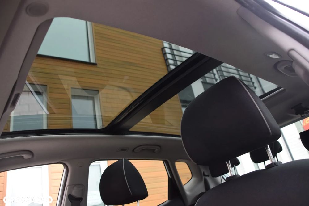 Kia Venga 1.6 CRDi 128 Black Collection - 19