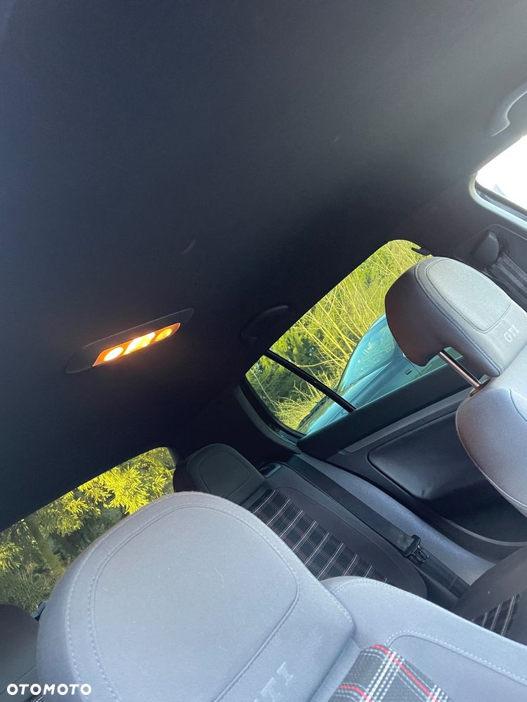 Volkswagen Golf - 25