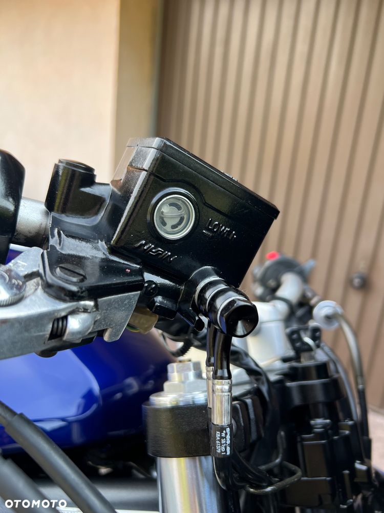 Yamaha FZS - 9