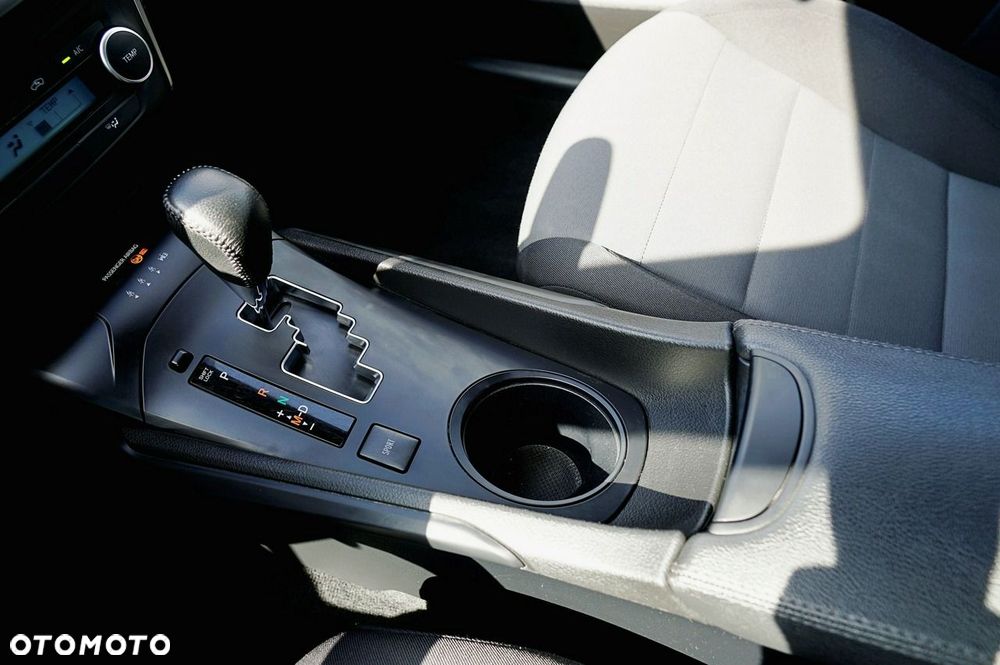 Toyota Avensis 1.8 Active MS - 17