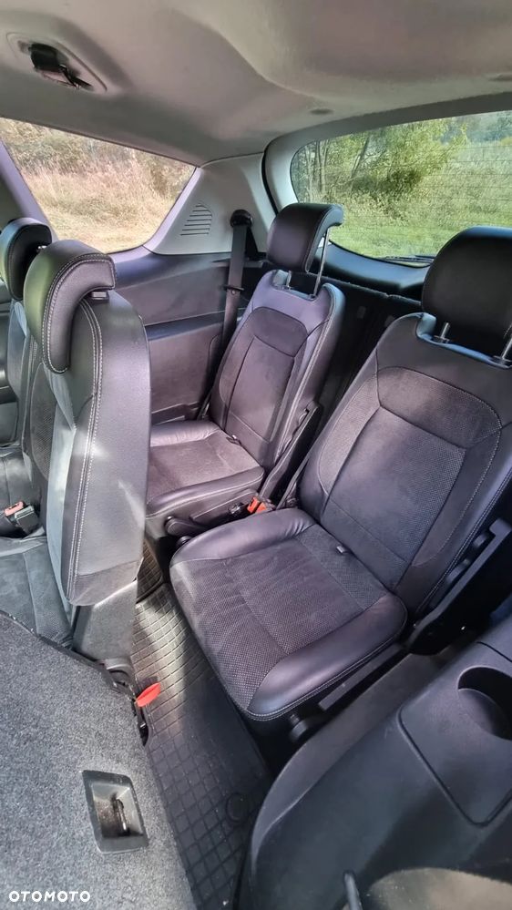 Ford S-Max - 11