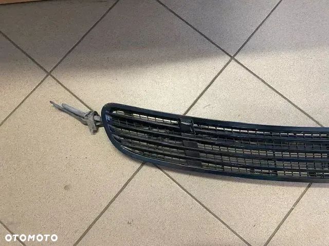 KRATKA MASKI MERCEDES W220 2208300272 - 2