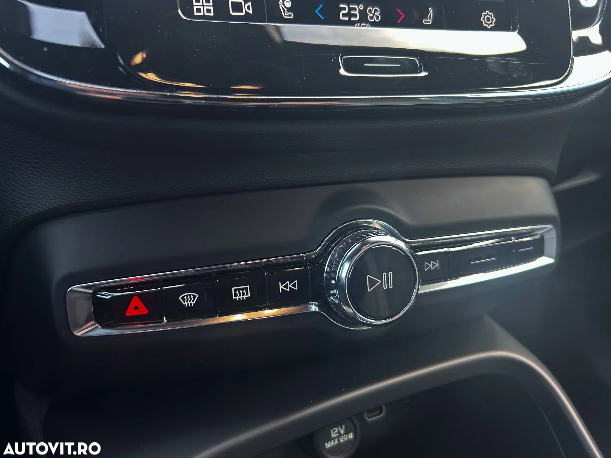 Volvo XC 40 Recharge Twin Motor AWD Plus - 28