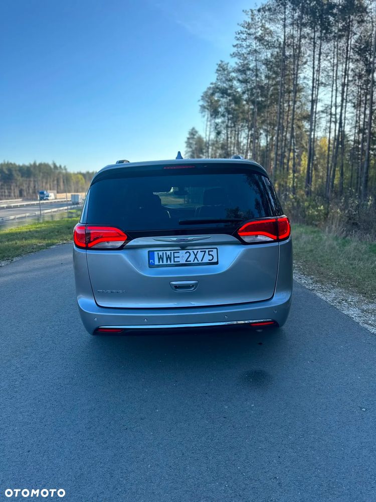 Chrysler Pacifica - 4