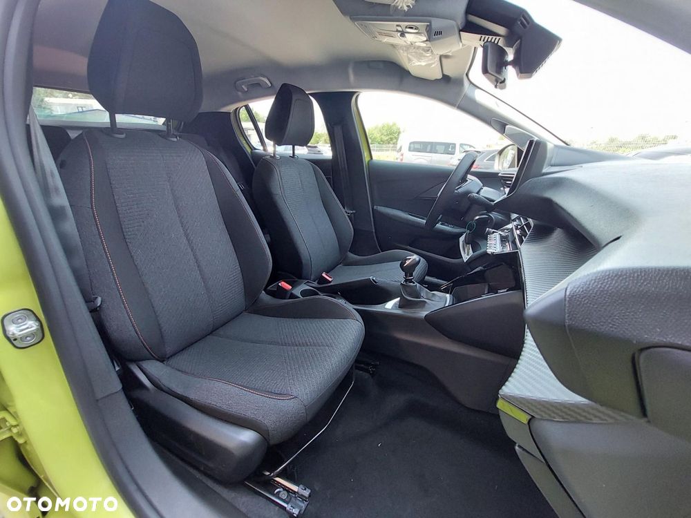 Peugeot 208 - 10