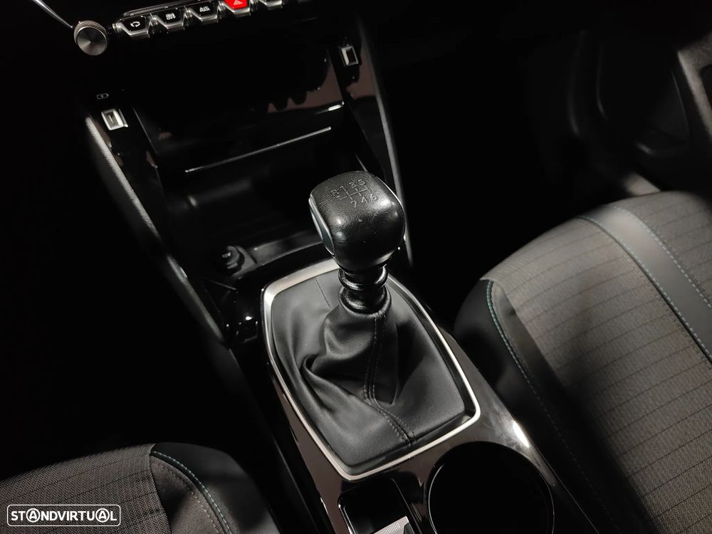 Peugeot 208 1.2 PureTech Allure EAT8 - 47