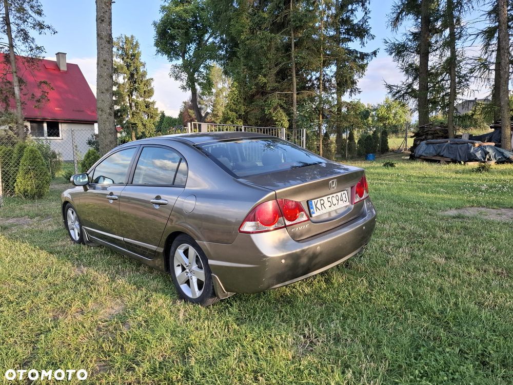 Honda Civic 1.8 Executive - 17