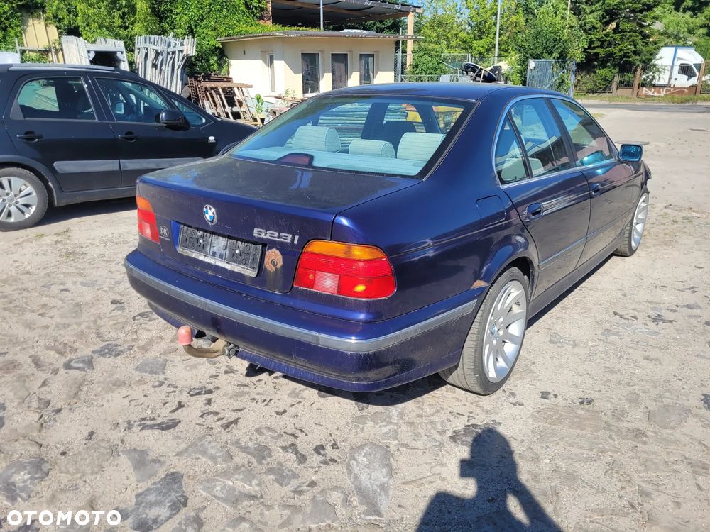 BMW Seria 5 523i - 22