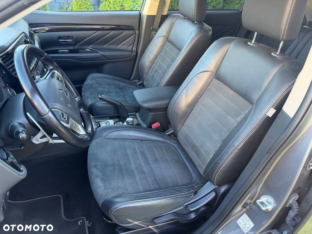 Mitsubishi Outlander - 12